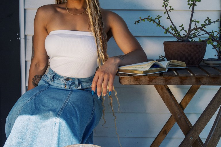 Honey Blu Delivers a Vivid Love Story in New Single + Visual “Make U Mine”