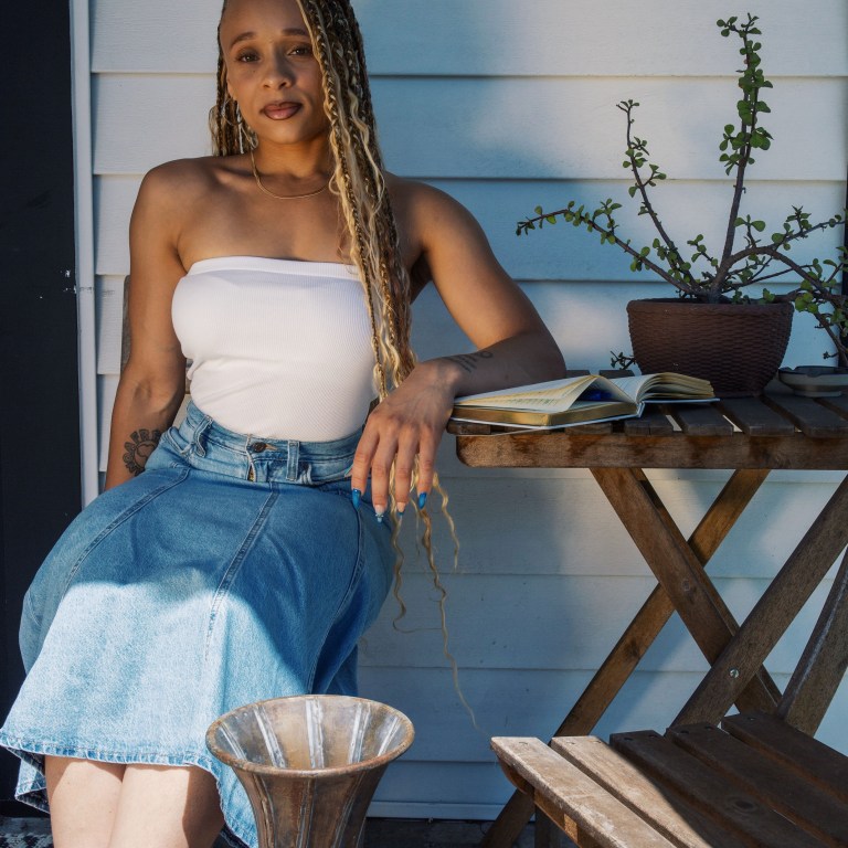 Honey Blu Delivers a Vivid Love Story in New Single + Visual “Make U Mine”