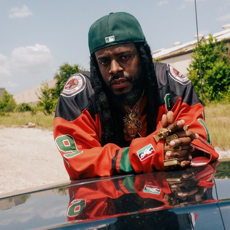 AJ McQueen & Foggieraw Deliver Nostalgic Vibes in “Blue Spirulina” Visual