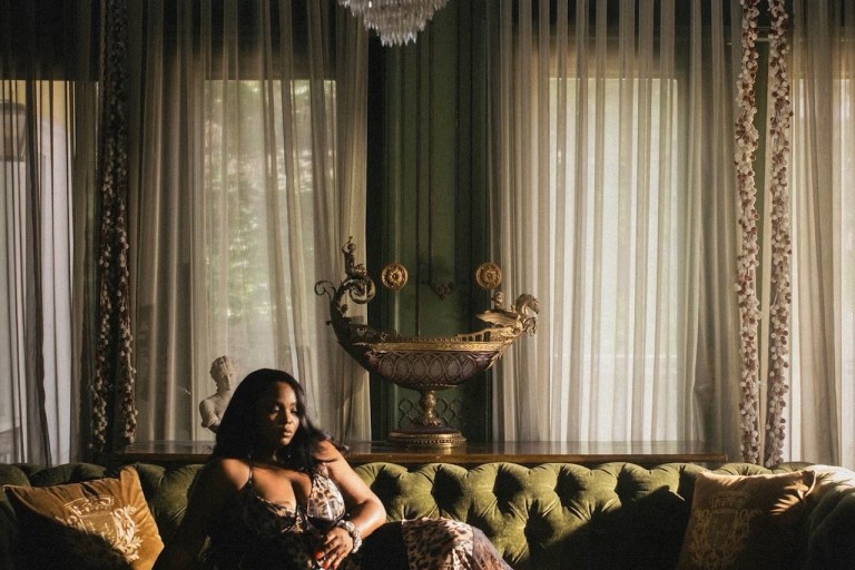 ROE Turns Her Venice Roots Into Her Own Story With New EP “Lincoln Blvd”